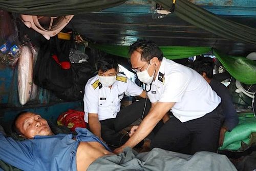 Y tế biển đảo - điểm tựa giữa trùng khơi - Bài 3: Khẩn trương cứu người trên biển