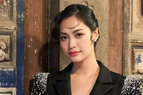 Từng vướng tin đồn hẹn hò đồng giới, nàng hậu Việt bất ngờ công khai bạn trai