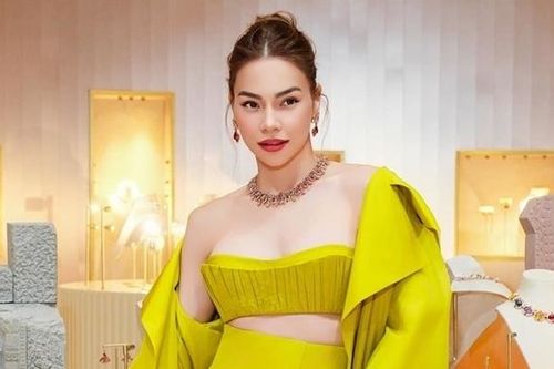 Dự sự kiện của nhà mốt xa xỉ, Hồ Ngọc Hà đẹp tựa nữ thần cùng loạt mẫu đầm nổi bật