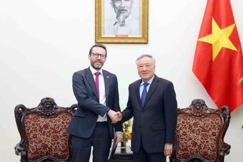 Đề nghị phía Anh hỗ trợ đào tạo nhân sự nòng cốt cho trung tâm tài chính ở TP HCM và Đà Nẵng