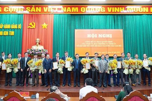 Nhiều lãnh đạo sở, ngành ở Kon Tum nghỉ hưu sớm để tạo thuận lợi cho tinh gọn bộ máy