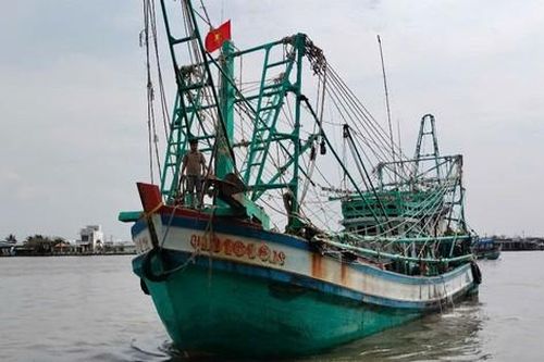 Ngư dân phải đóng cước thiết bị giám sát tàu cá dù được tỉnh hỗ trợ