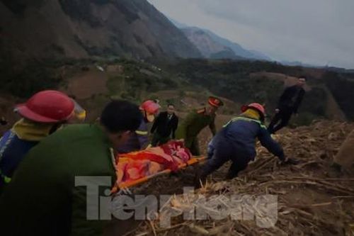 Tìm thấy hai thi thể trong vụ xe đầu kéo lao xuống vực tại Sơn La