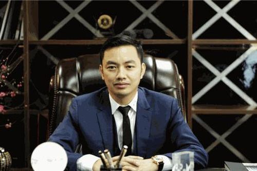 Chủ tịch, CEO một công ty bất động sản cùng từ chức