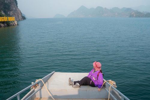 'Vịnh Hạ Long trên cạn' xanh mát ở Hòa Bình, hút khách tới thư giãn tâm hồn