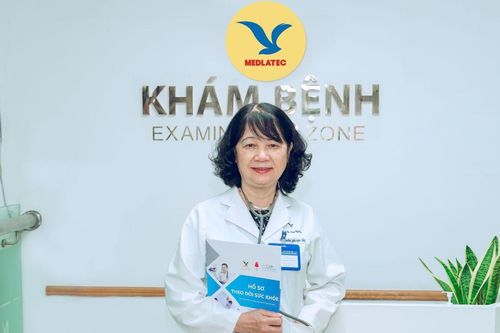 Phó giáo sư dành trọn thanh xuân cho ngành truyền nhiễm