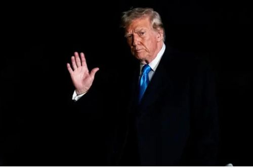 Nhà Trắng giải thích về vết bầm tím lớn trên tay ông Trump