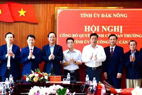 Trưởng Ban Tổ chức Tỉnh ủy Đắk Nông và 2 bí thư huyện ủy nghỉ hưu trước tuổi