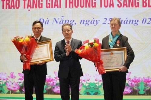 Đà Nẵng vinh danh 20 cá nhân 'Tỏa sáng blouse trắng'