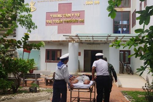 Cứu sống ngư dân bị đột quỵ não trên vùng biển Trường Sa