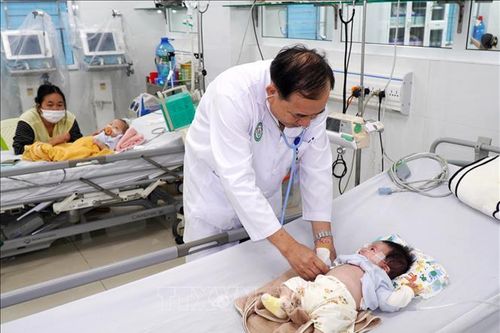 Người Thầy thuốc Nhân dân hết lòng vì bệnh nhi