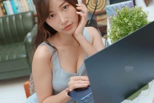 Top 6 laptop pin 'trâu' nhất đầu năm 2025