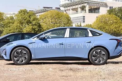 Xe sedan cùng phân khúc với Toyota Camry, công suất 282 mã lực, nội thất tiện nghi, giá hơn 500 triệu đồng