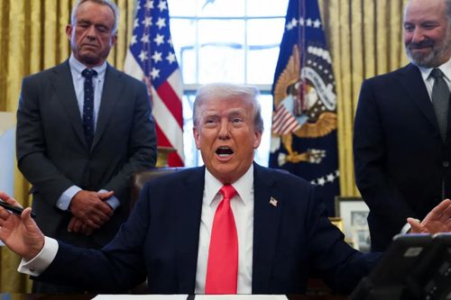 Ông Trump nêu ý tưởng về 'thẻ vàng' giá 5 triệu USD để trở thành công dân Mỹ