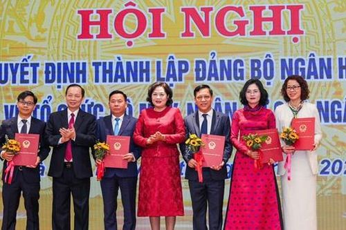 Bà Lê Thị Thúy Sen làm Tổng Biên tập Thời báo Ngân hàng