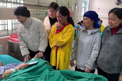 Hội LHPN tỉnh Hà Giang thăm hỏi, hỗ trợ hội viên thương vong do sạt lở đất đá