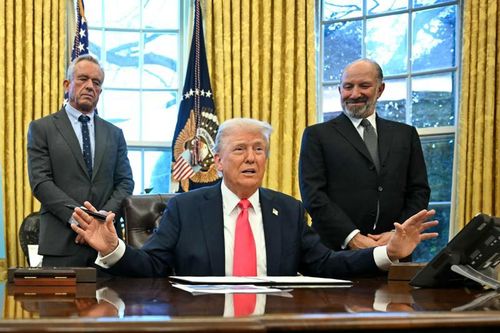 Ông Trump tính bán 'thẻ vàng' giá 5 triệu USD cho người giàu muốn định cư tại Mỹ