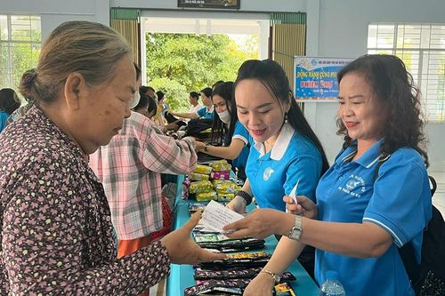 Những trái tim hồng vì cộng đồng