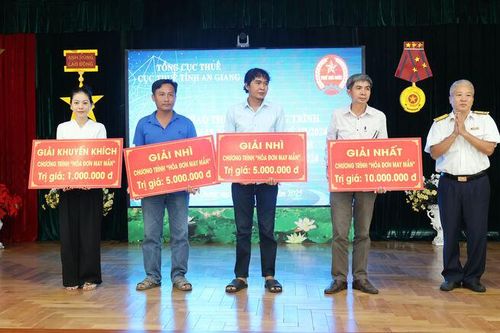 Cục Thuế tỉnh trao thưởng hóa đơn may mắn quý II và quý III/2024