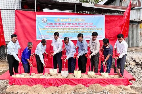Khởi công công trình xóa nhà tạm, nhà dột nát trên địa bàn xã Mỹ Khánh (Giai đoạn 2)