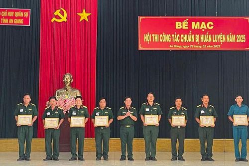 Bế mạc hội thi công tác chuẩn bị huấn luyện năm 2025