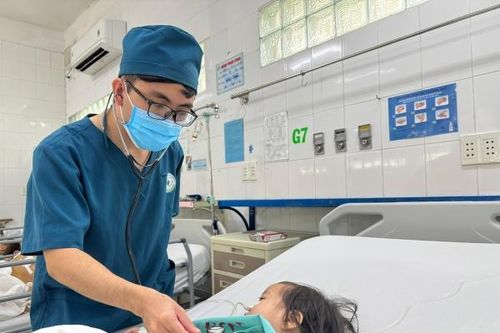 Bộ trưởng Bộ Y tế Đào Hồng Lan gửi thư chúc mừng đội ngũ thầy thuốc nhân dịp 27-2