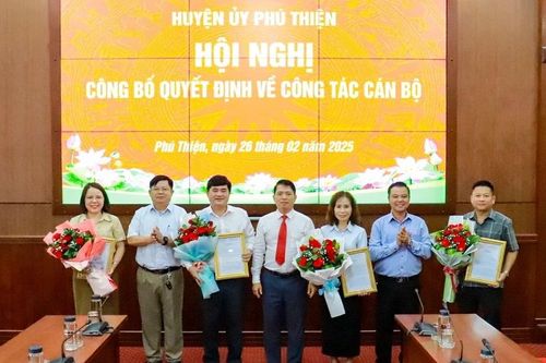 Phú Thiện công bố các quyết định về công tác cán bộ