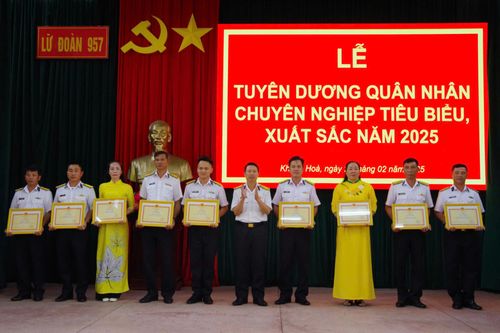 Lữ đoàn 957, Vùng 4 Hải quân: Tuyên dương các quân nhân chuyên nghiệp tiêu biểu, xuất sắc