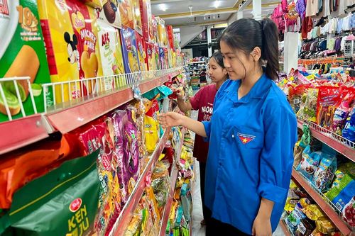 Đẩy mạnh phát triển thương mại dịch vụ