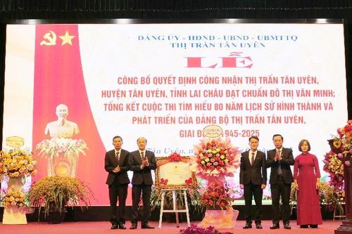 Công bố quyết định thị trấn Tân Uyên đạt chuẩn đô thị văn minh