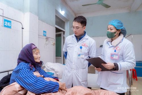 Bác sĩ sáng y đức, giỏi chuyên môn, hết lòng vì người bệnh