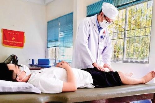 KỶ NIỆM 70 NĂM NGÀY THẦY THUỐC VIỆT NAM (27/2/1955 - 27/2/2025): Đẩy mạnh phát triển y học cổ truyền