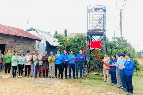 Bàn giao công trình nước sạch cho các hộ dân vùng đồng bào dân tộc thiểu số