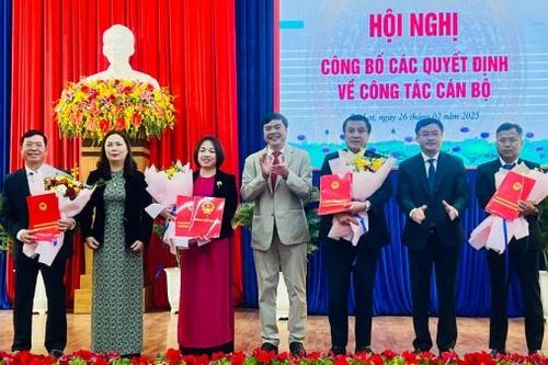 Đà Lạt: Công bố nghị quyết thành lập các phòng và trao quyết định về công tác cán bộ