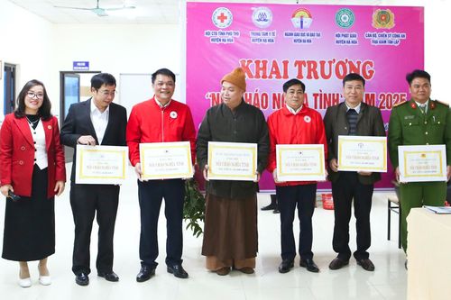 Khai trương 'Nồi cháo nghĩa tình' năm 2025