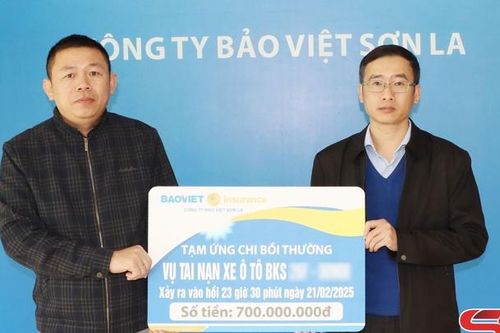 Bảo Việt Sơn La tạm ứng 700 triệu đồng chi trả bảo hiểm trong vụ tai nạn giao thông tại Yên Châu