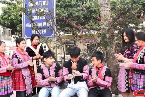 Gìn giữ bản sắc văn hóa dân tộc trong trường học