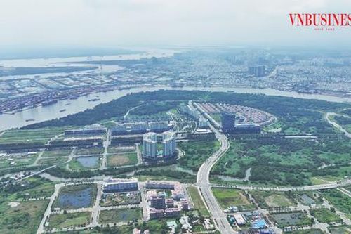 Doanh nghiệp địa ốc đổ 'núi tiền' gom quỹ đất, lợi hại ra sao?