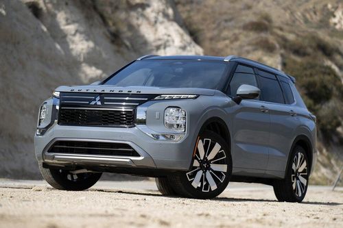 Mitsubishi Outlander 2025 có giá quy đổi từ 755 triệu đồng