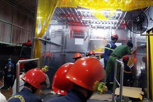 Cảnh sát kịp thời cứu nạn nhân bị rơi vào máy cuốn cơm dừa