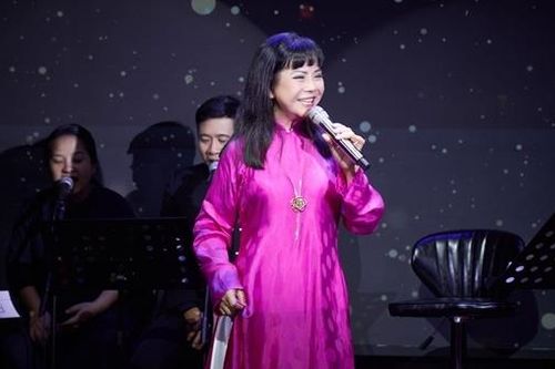 Ca sĩ Ánh Tuyết tái ngộ khán giả sau 13 năm ở ẩn