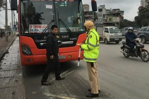 CSGT xử lý nhiều trường hợp xe khách vi phạm
