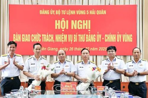 Bàn giao chức trách, nhiệm vụ Bí thư Đảng ủy, Chính ủy Vùng 5 Hải quân