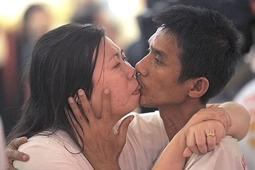 Hơn 46 giờ gian khổ để lập kỷ lục 'nụ hôn dài nhất thế giới'
