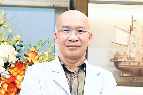 Kỷ niệm 70 năm Ngày Thầy thuốc Việt Nam (27/2/1955 - 27/2/2025): Nỗ lực để xứng đáng 'lương y như từ mẫu'