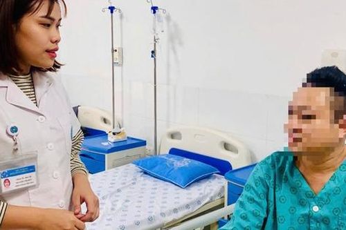 Đang nằm võng, người đàn ông gặp tai nạn bất ngờ phải nhập viện gấp