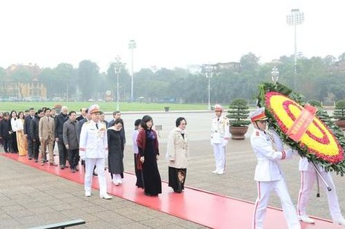 Kỷ niệm 70 năm Ngày Thầy thuốc Việt Nam: Đoàn Đại biểu Bộ Y tế báo công dâng Bác