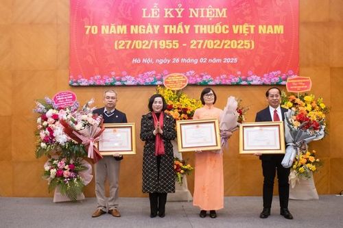 Phó Chủ tịch Quốc hội thăm, chúc mừng Viện Vệ sinh dịch tễ Trung ương và BV Ung bướu Hà Nội