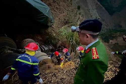 Công an thông tin nguyên nhân vụ 2 người tử vong cạnh ô tô dưới vực sâu