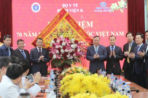 Lãnh đạo Thành phố Hà Nội thăm, chúc mừng Bệnh viện K nhân Ngày Thầy thuốc Việt Nam